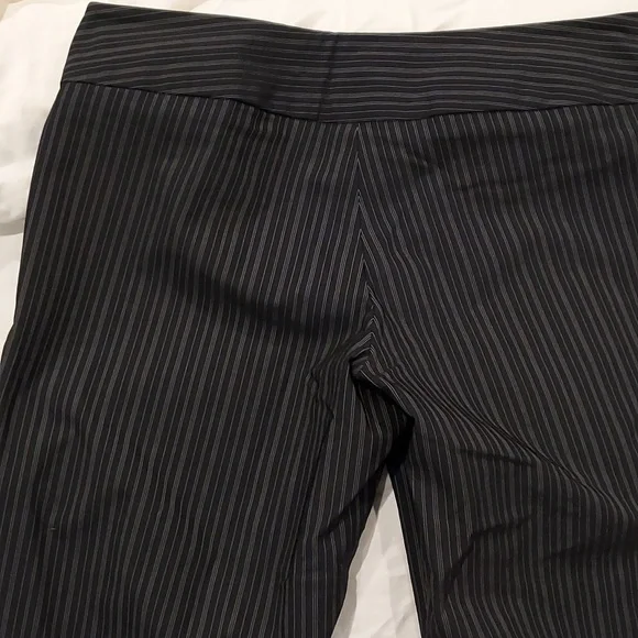 Guess Collections Black with Gray Pinstripe Wide Leg Pants Size 12 - Picture 4 of 9